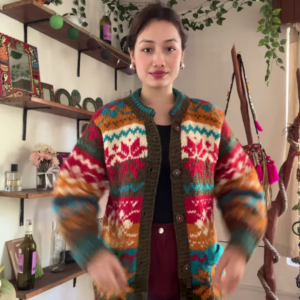 Cozy Hand-Knit Cardigan – A Touch of Timeless Elegance