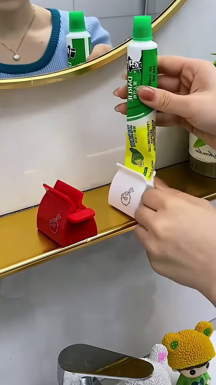 🧼 Squeeze Every Drop – Cute & Handy Tube Squeezer!