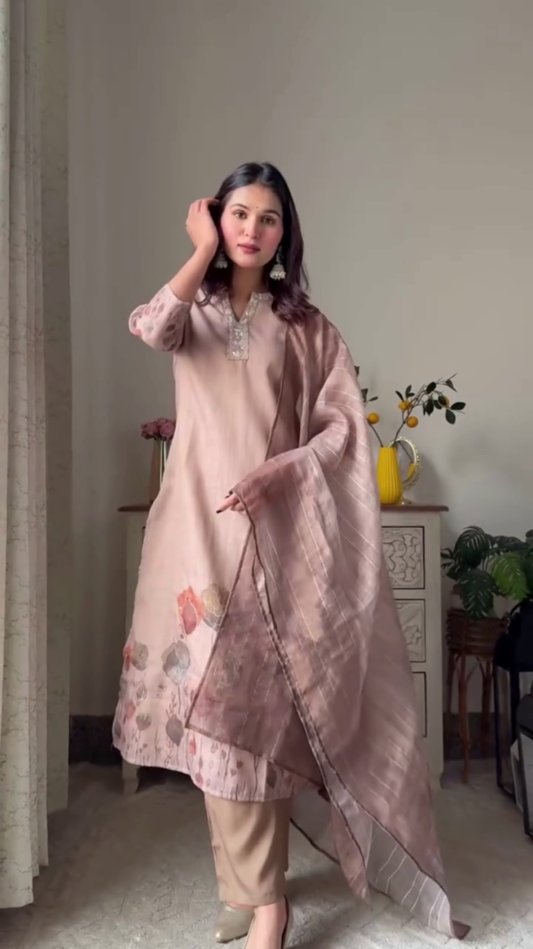 Sophisticated Beige Floral Embroidered Kurta Set With Vibrant Colors - Image 4