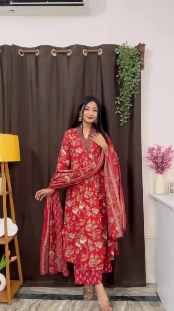 Elegant Floral-Embellished Long Anarkali Suit for Festive Occasions - Image 4