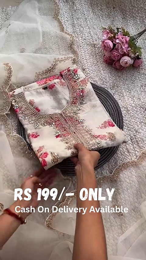 Elegant Floral Embroidered Kurta Set with Detailed Sequins - Image 3