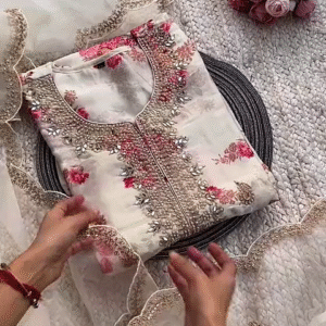 Elegant Floral Embroidered Kurta Set with Detailed Sequins