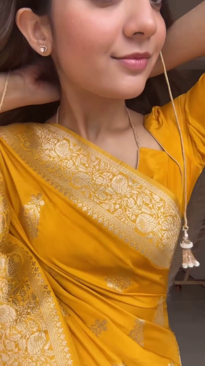 Elegant Ethnic Pink Saree with Intricate Embroidery and Stylish Blouse Set - Image 3