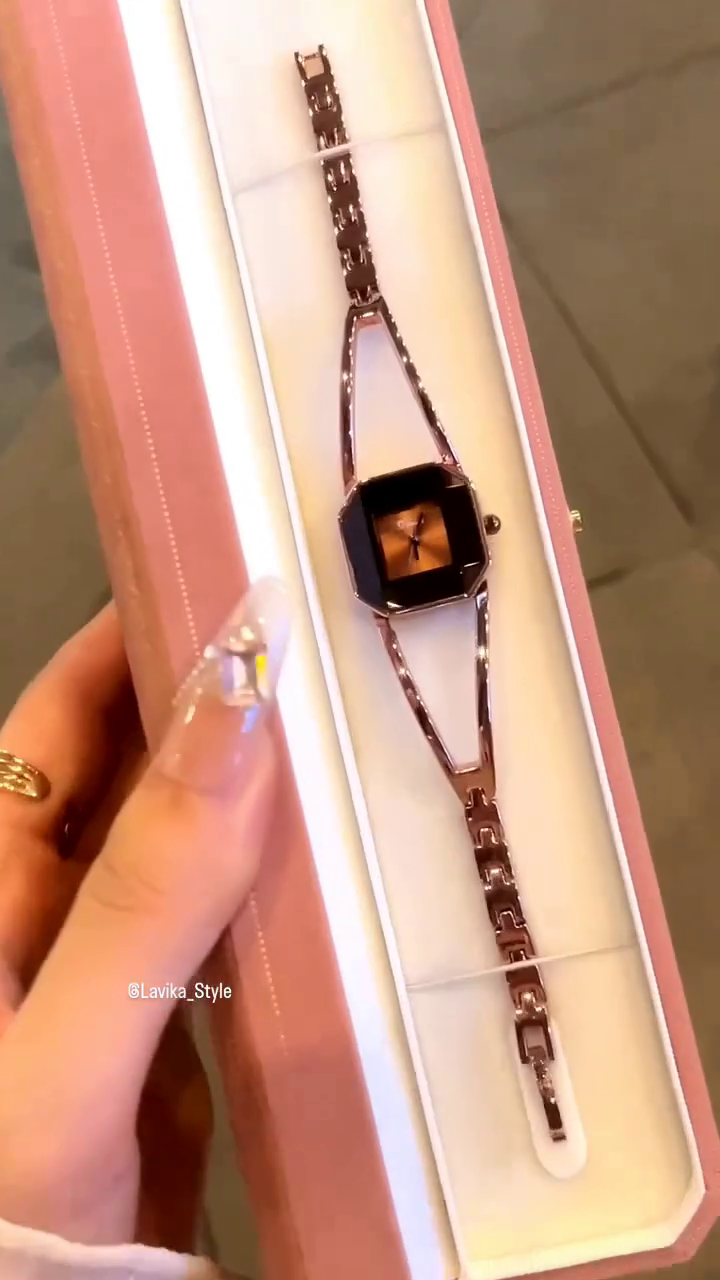 Midnight Rose Square Dial Bracelet Watch – Elegant Women’s Timepiece - Image 5
